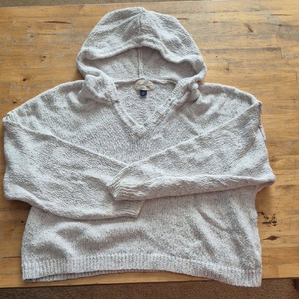 Universal Thread Light Gray V-Neck Hooded Sweater